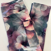 Neutral Hibiscus Capri w/ Pockets *RTS