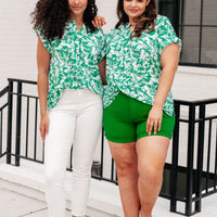Lizzy Cap Sleeve Top in Emerald and White Floral