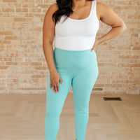 Magic Ankle Crop Skinny Pants in Aqua
