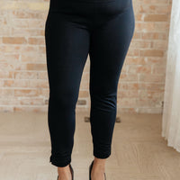 Magic Ankle Crop Skinny Pants in Black