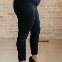 Magic Ankle Crop Skinny Pants in Black