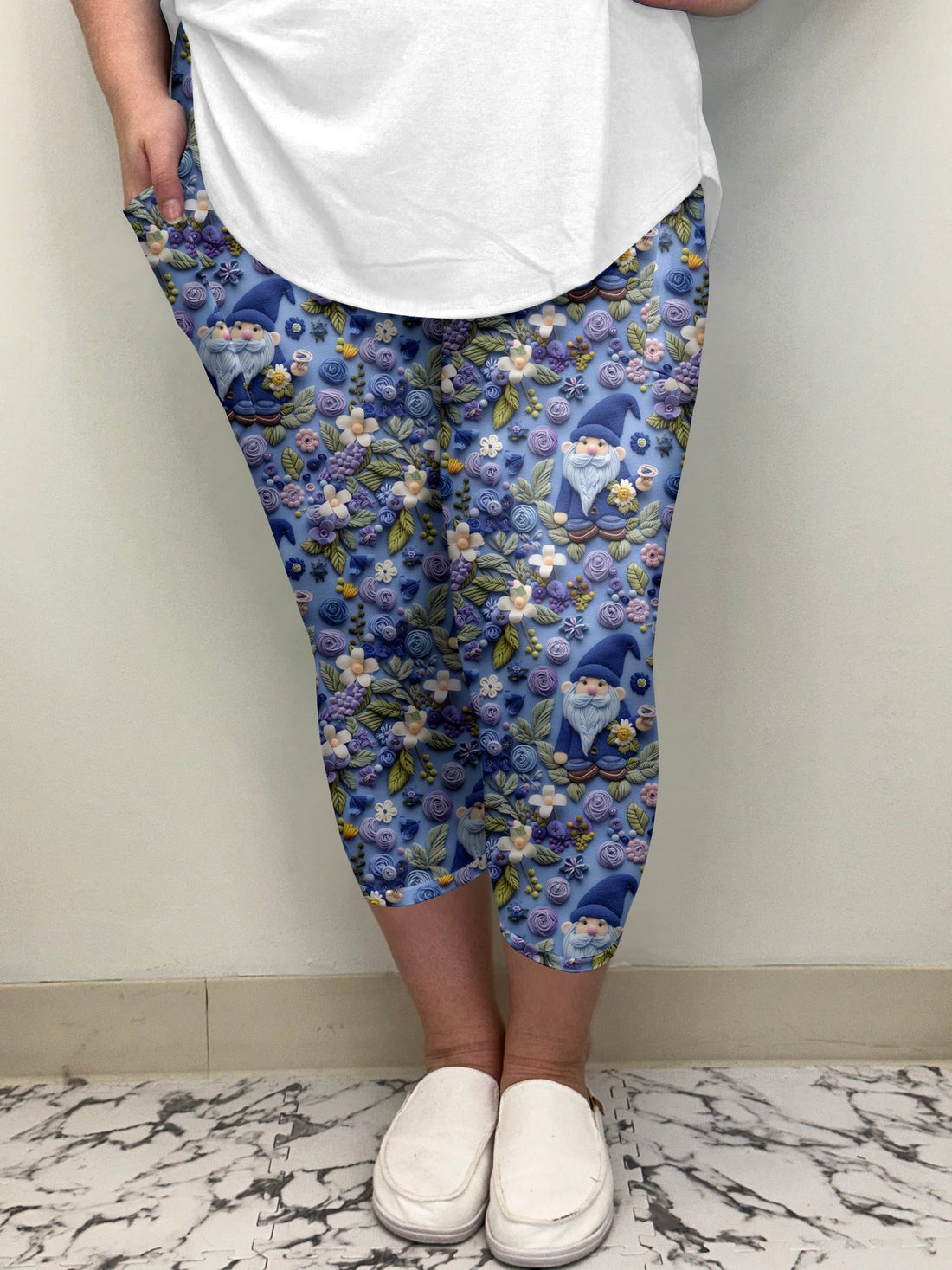 Blueberry Gnome Capri w/ Pockets