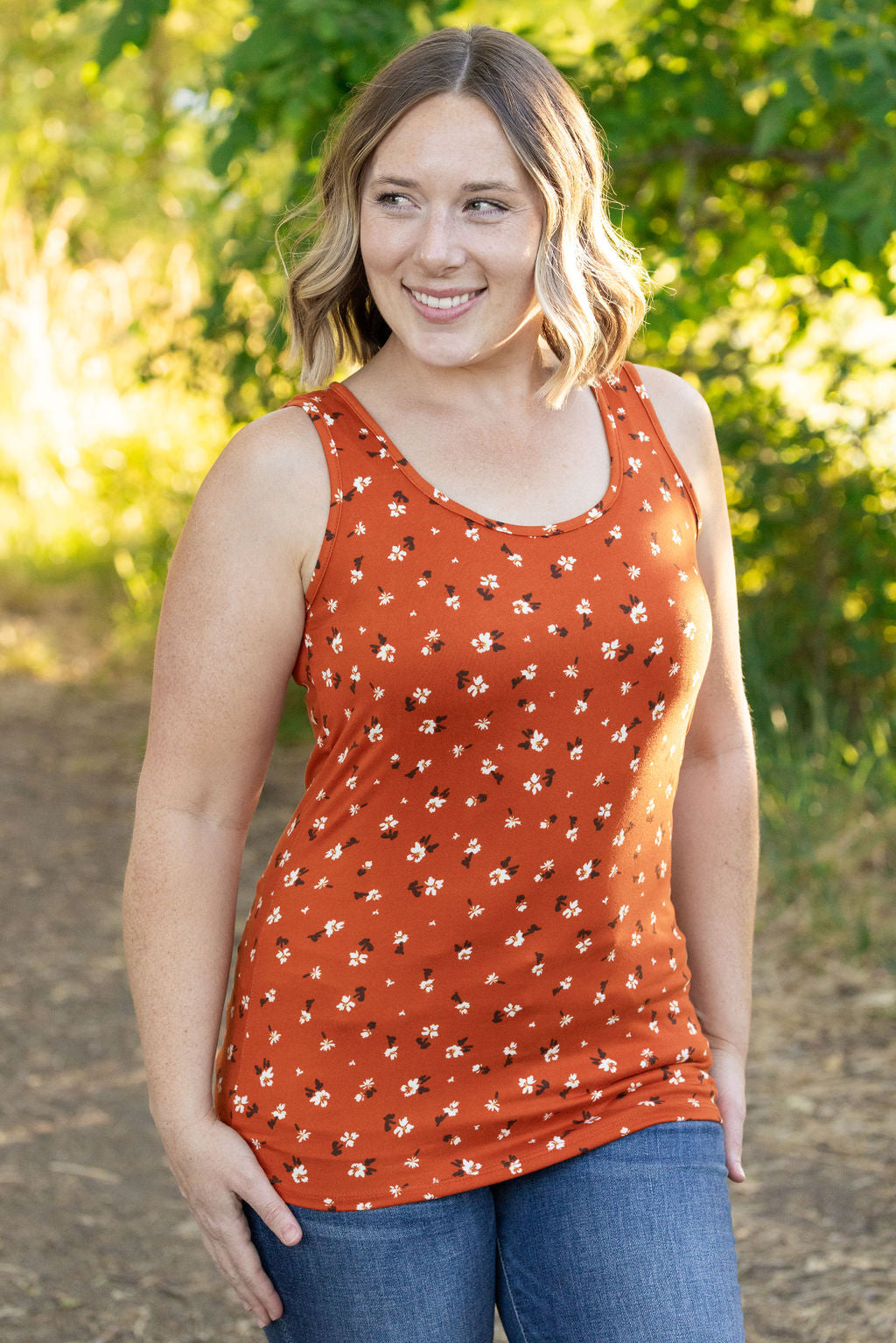 IN STOCK Luxe Crew Tank - Micro Rust Floral | Women&