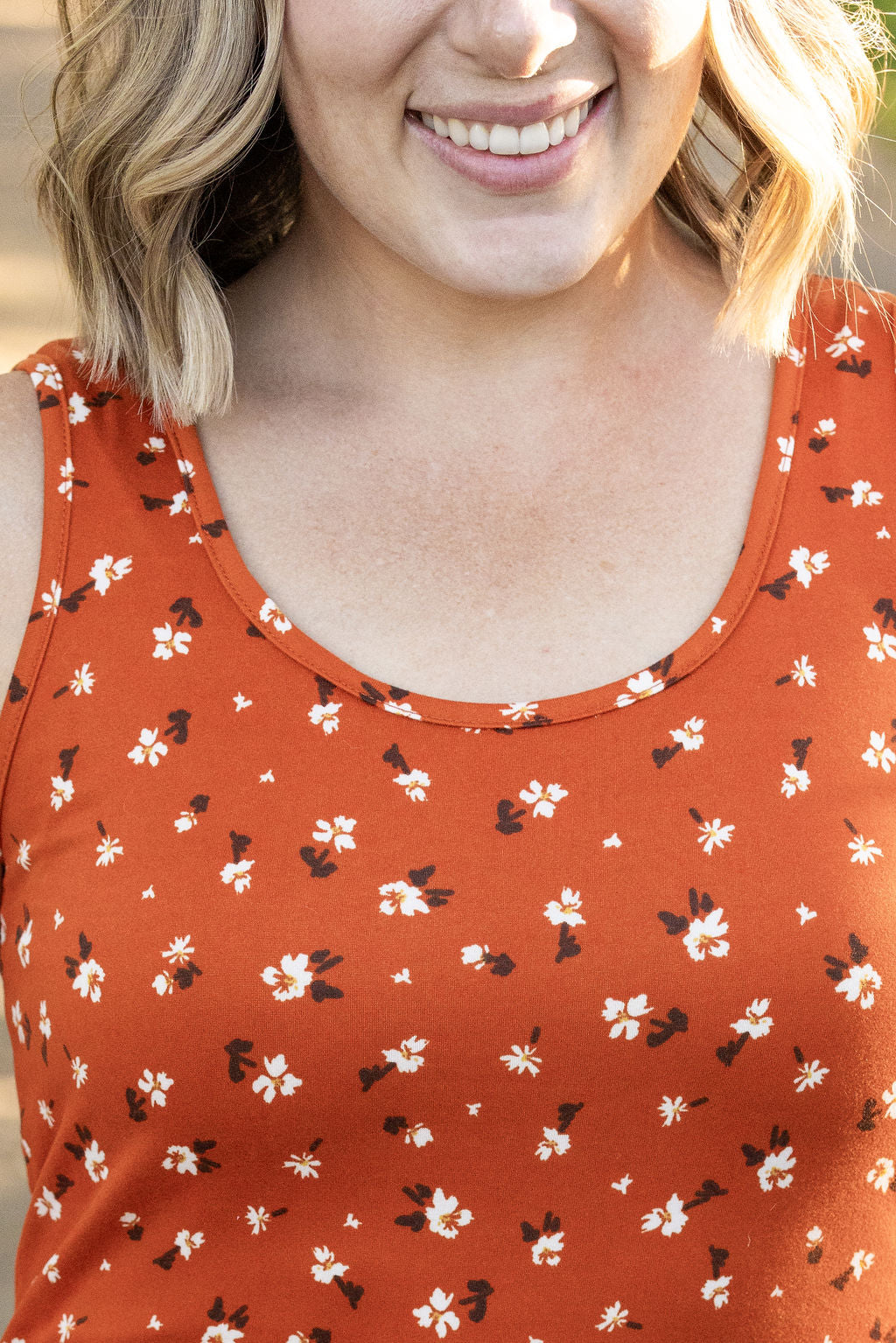 IN STOCK Luxe Crew Tank - Micro Rust Floral | Women&