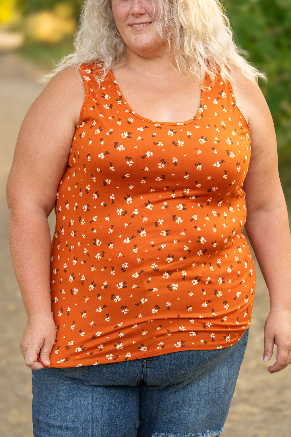 IN STOCK Luxe Crew Tank - Micro Rust Floral | Women&