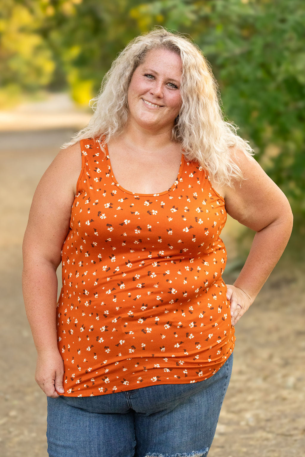 IN STOCK Luxe Crew Tank - Micro Rust Floral | Women&