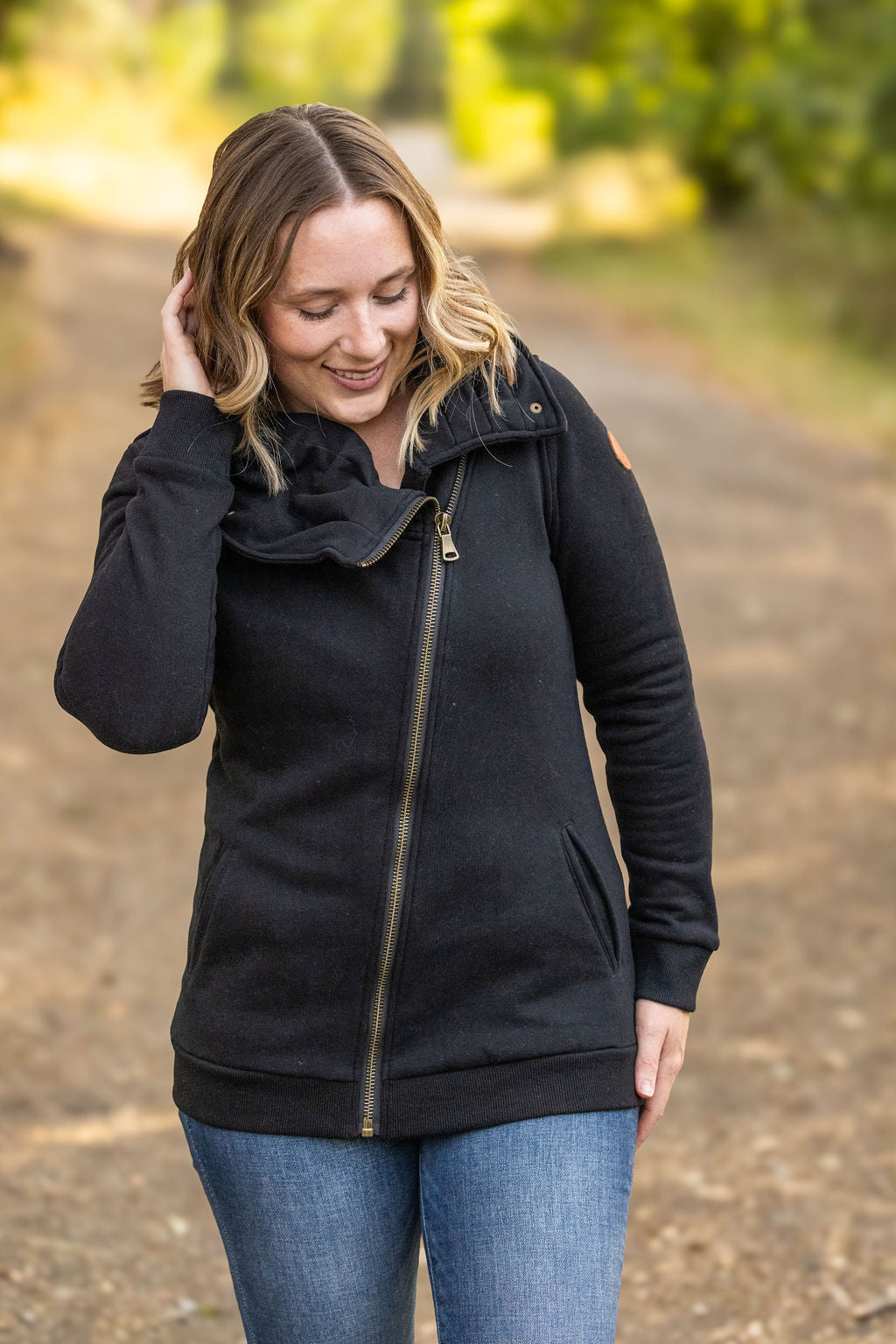 IN STOCK Quinn ZipUp Cowl - Black | Women&