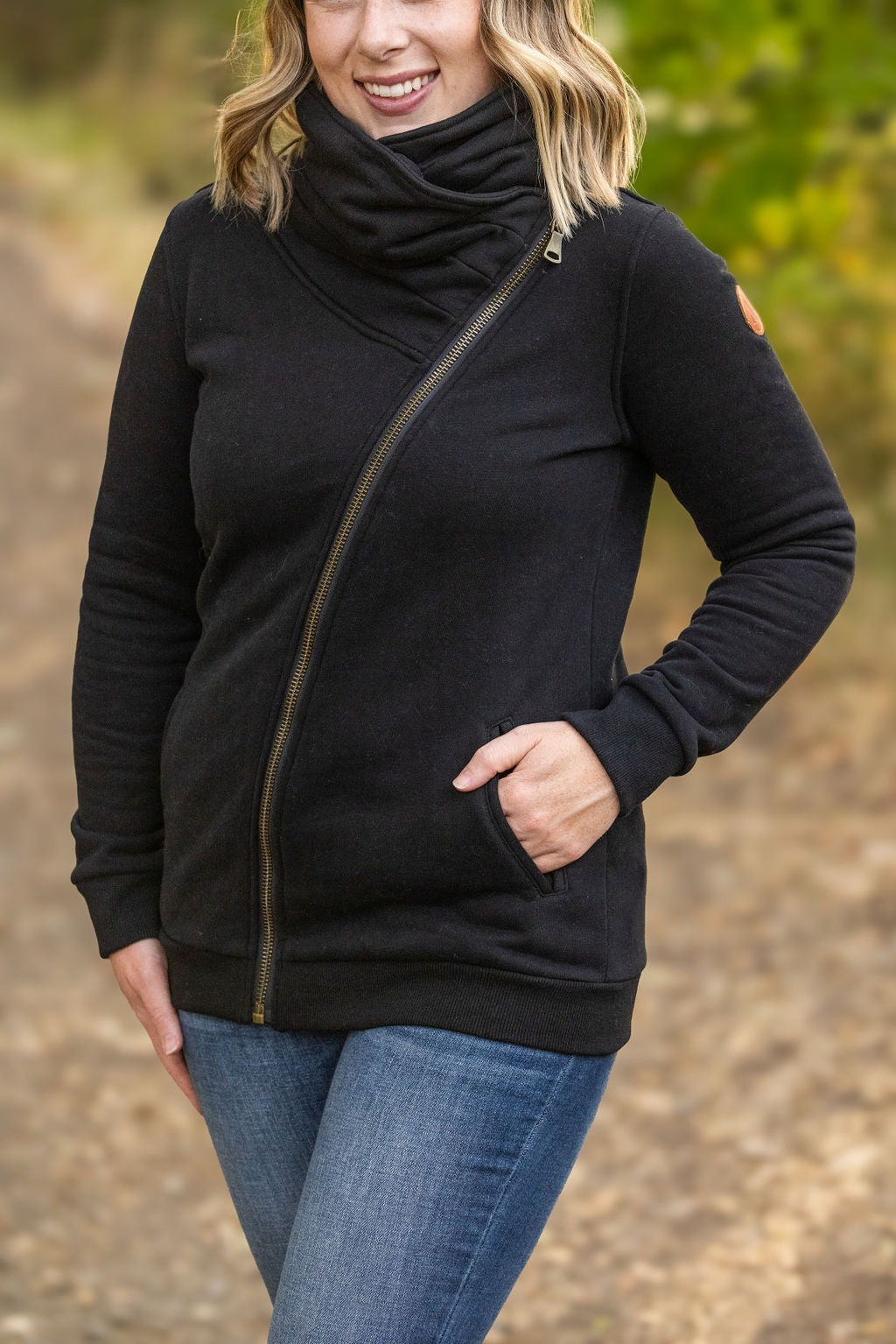 IN STOCK Quinn ZipUp Cowl - Black | Women&