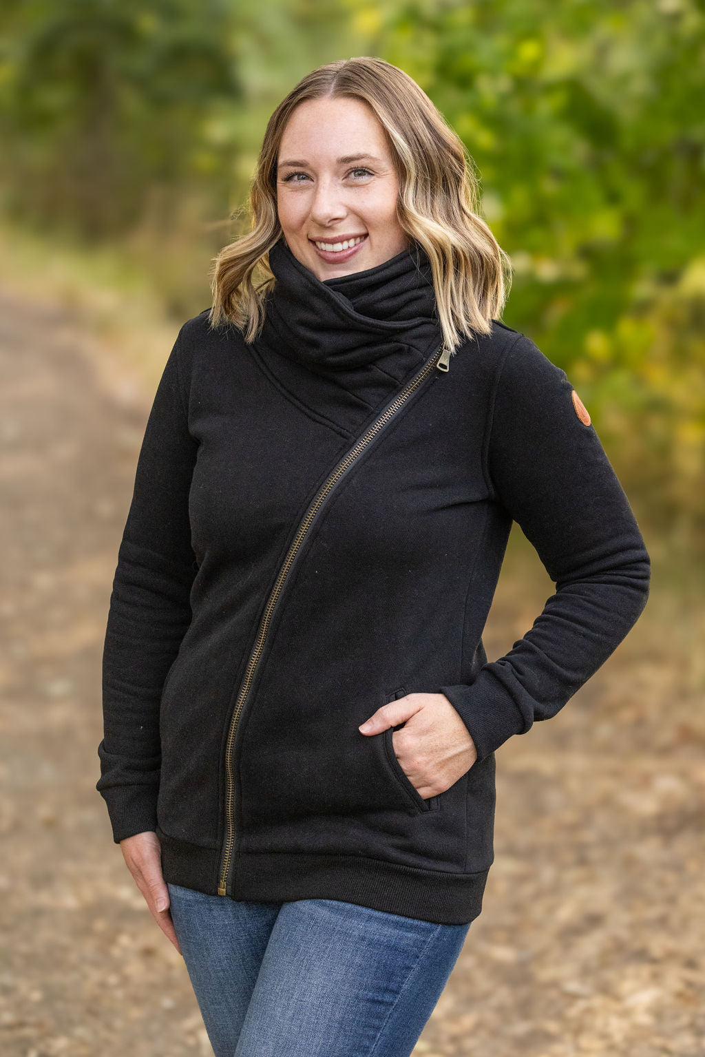 IN STOCK Quinn ZipUp Cowl - Black | Women&