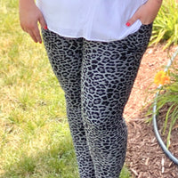 The Perfect Pocket Leggings in Snow Leopard