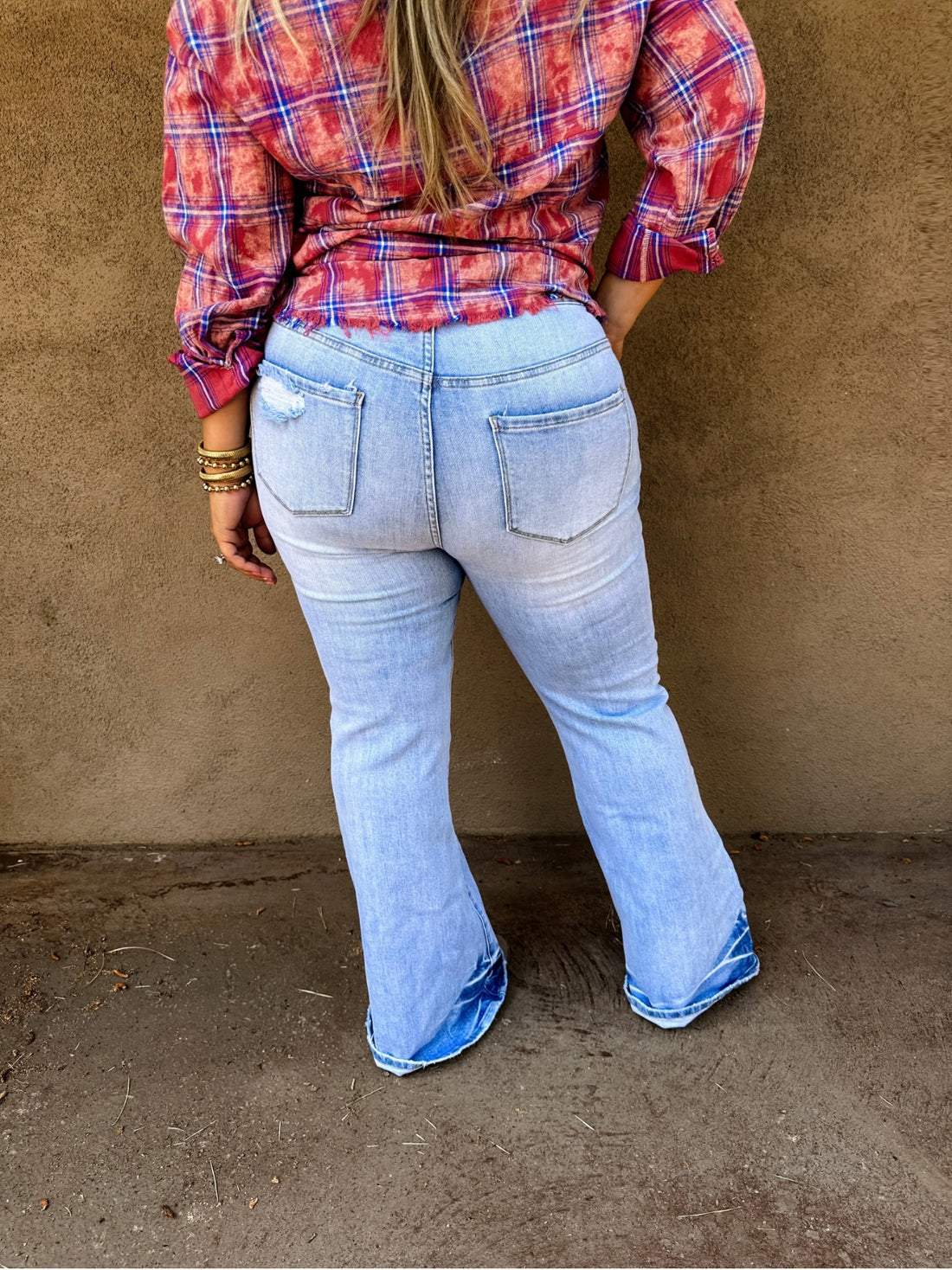 Shiloh - distressed flare jeans