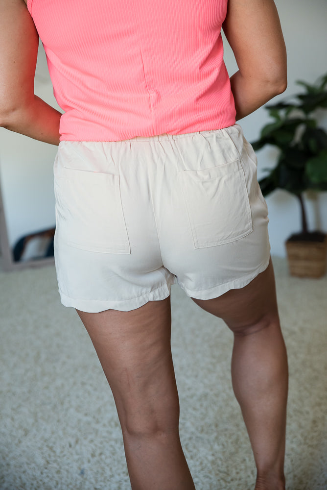 Off On a Picnic Scalloped Shorts