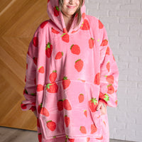 Oversized Blanket Hoodie in Strawberry