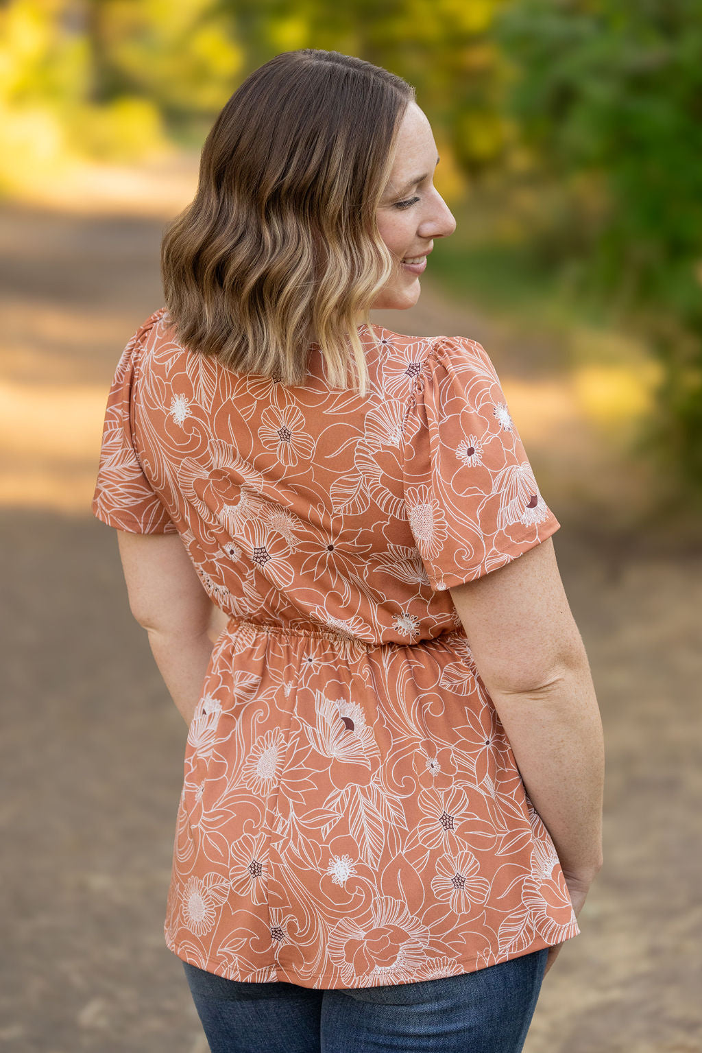 IN STOCK Emery Ruffle Top - Cocoa Floral | Women&