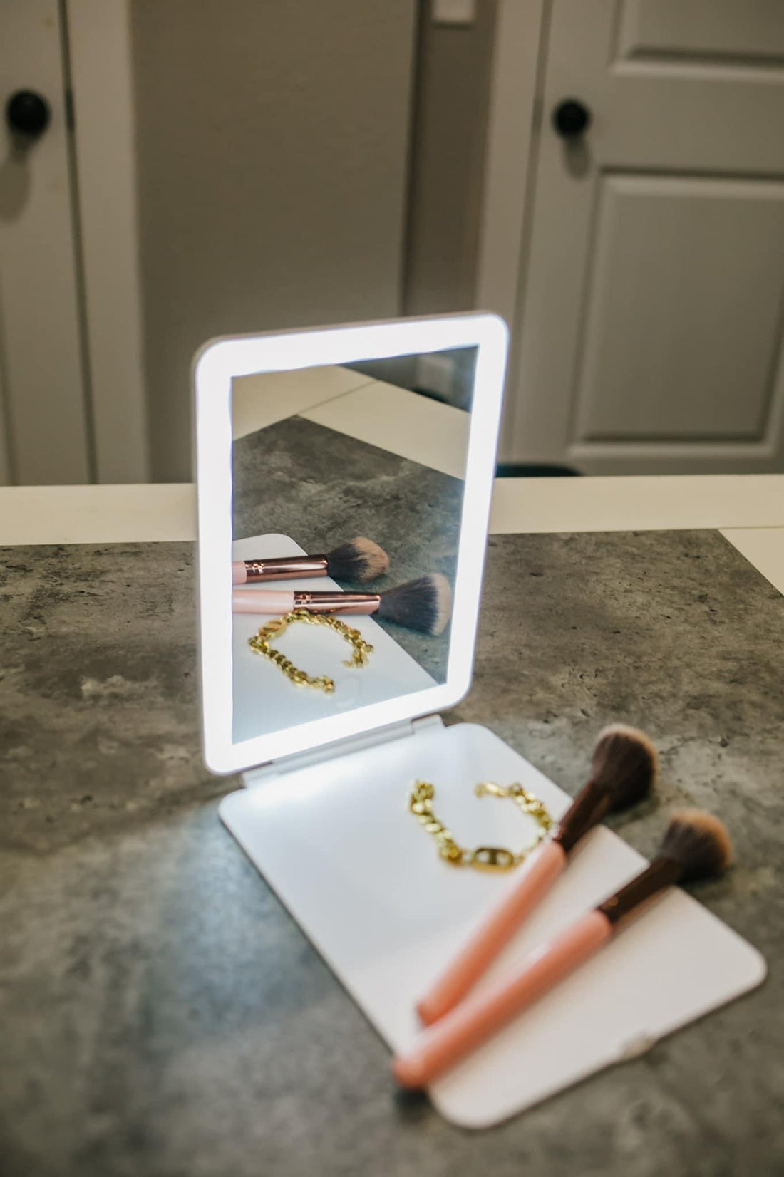 Travel vanity