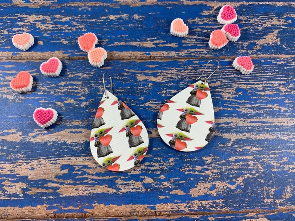 Baby Yoda hearts earring