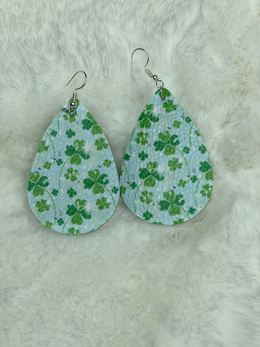 Glitzy clover earrings