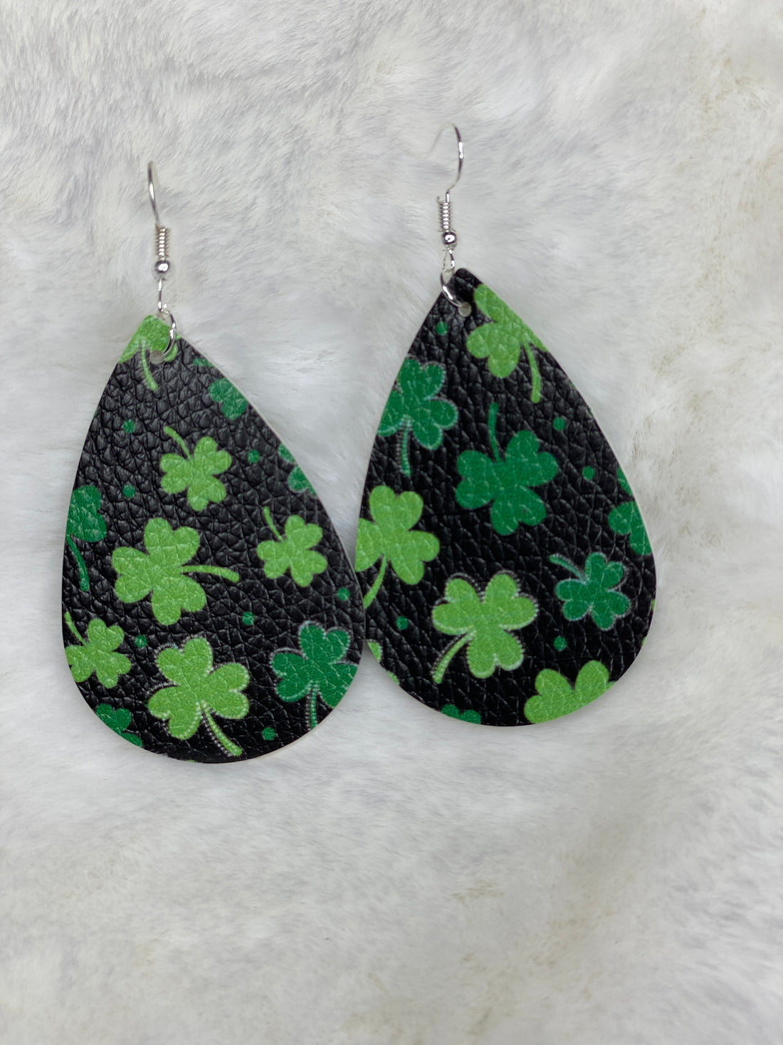 Black & bright clover earrings