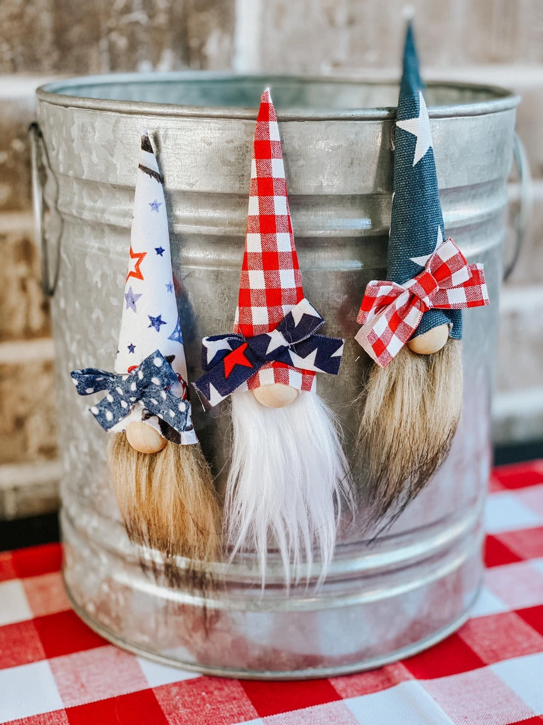 Patriotic gnome magnets